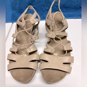 Super cute! Very comfortable cushion wedge sandals!